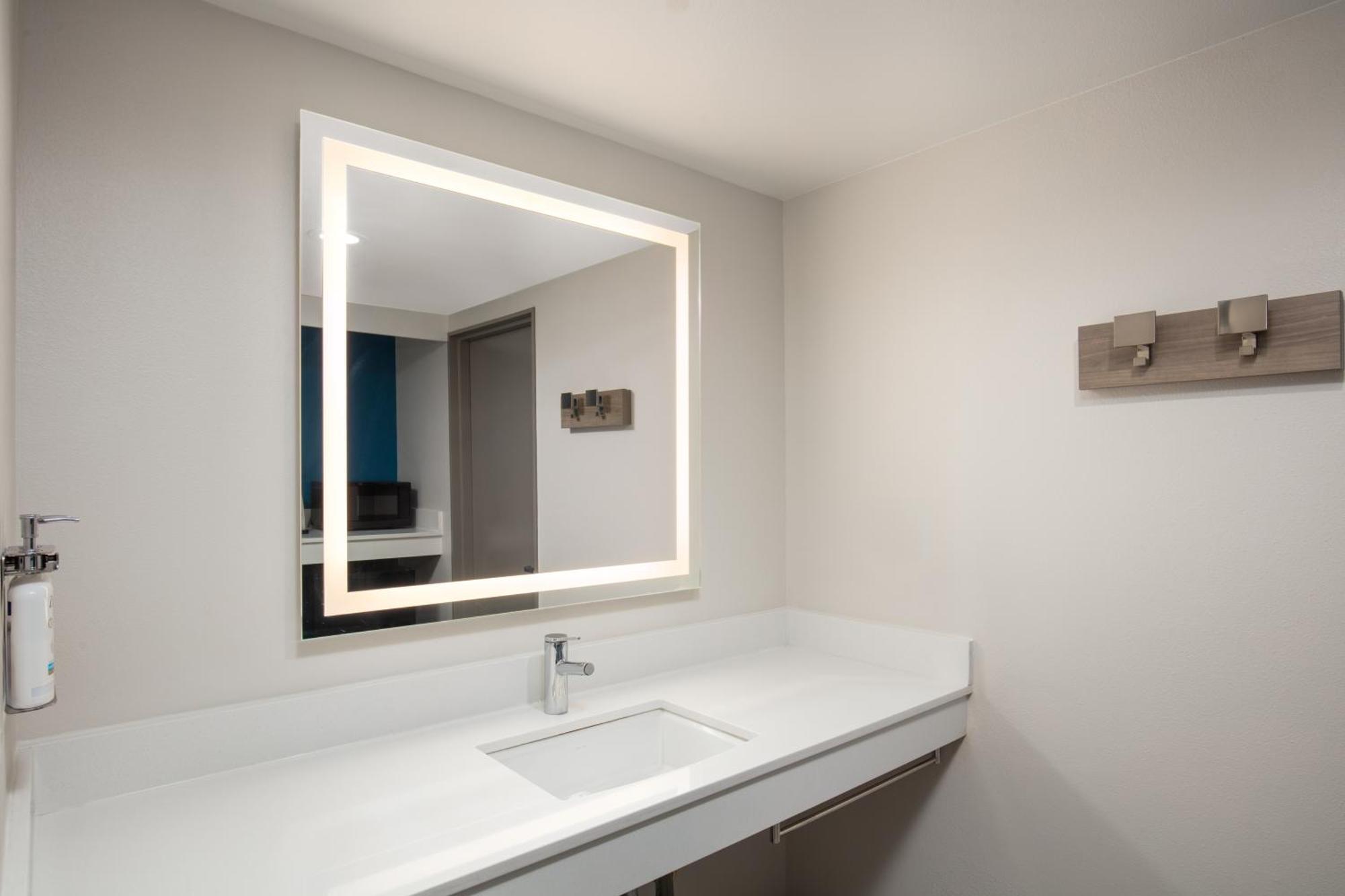 Holiday Inn Express Hotel & Suites Ventura Harbor By Ihg Exteriör bild