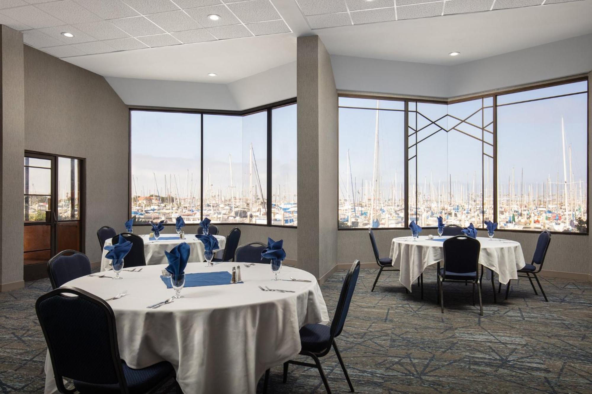Holiday Inn Express Hotel & Suites Ventura Harbor By Ihg Exteriör bild
