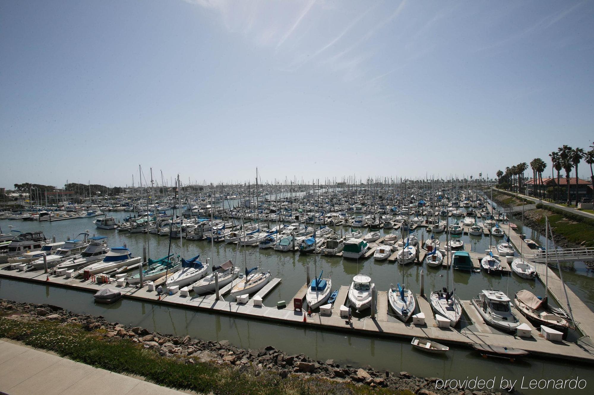 Holiday Inn Express Hotel & Suites Ventura Harbor By Ihg Exteriör bild